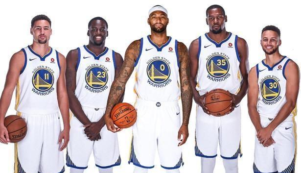 是女孩踢球 是女孩踢球