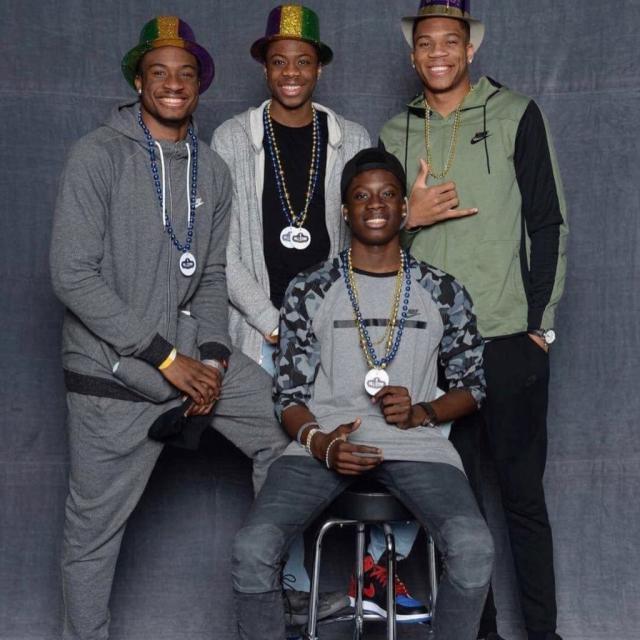 其实更像穆 其实更像穆